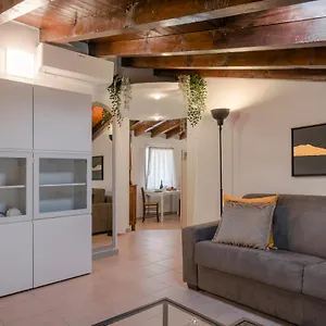  Appartamento Lovely Mansard Portelle With Private Parking And Bike Storage